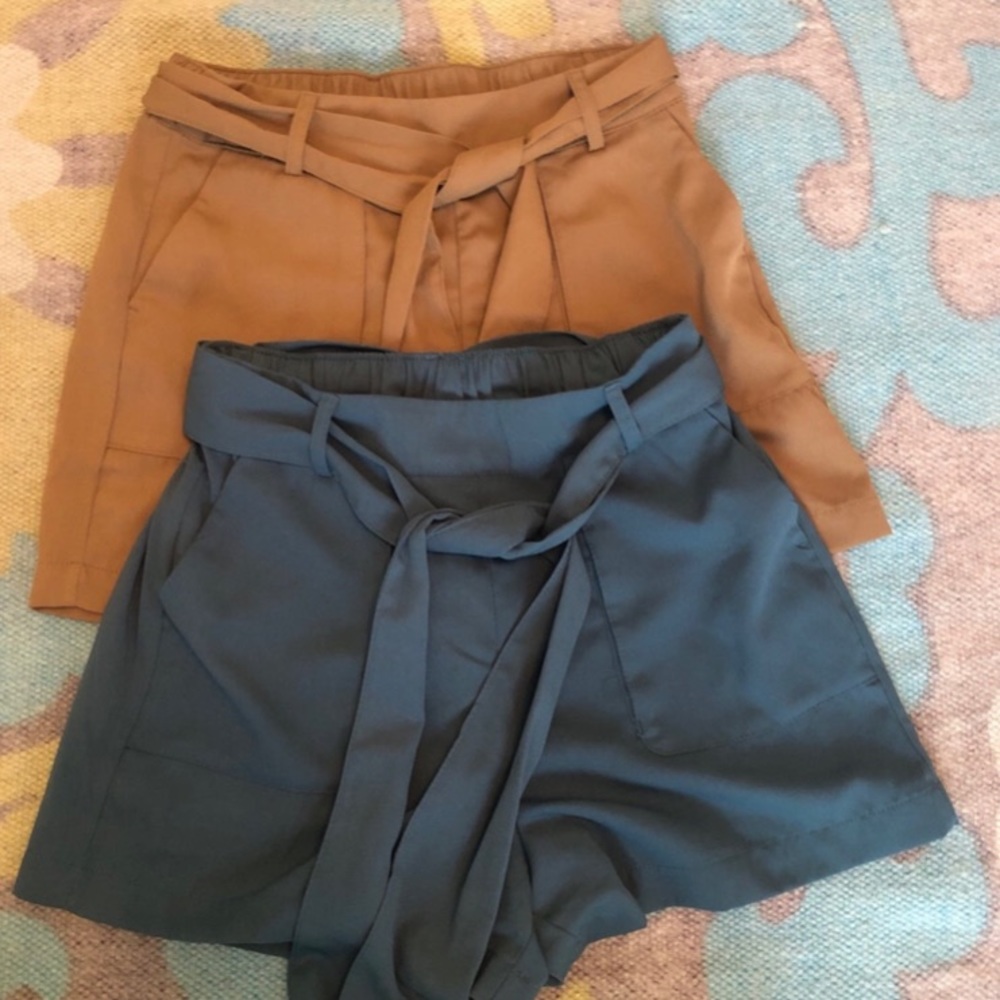 A New Day high waisted shorts in forest green and tan. Size XS perfect condition